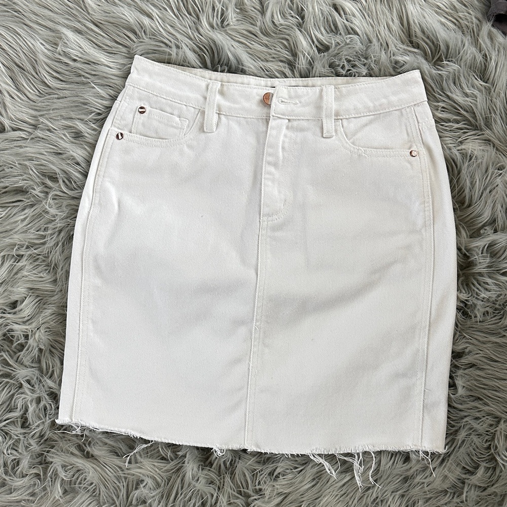 ๐ป๐ปBuffalo David Bitton white denim Skirt